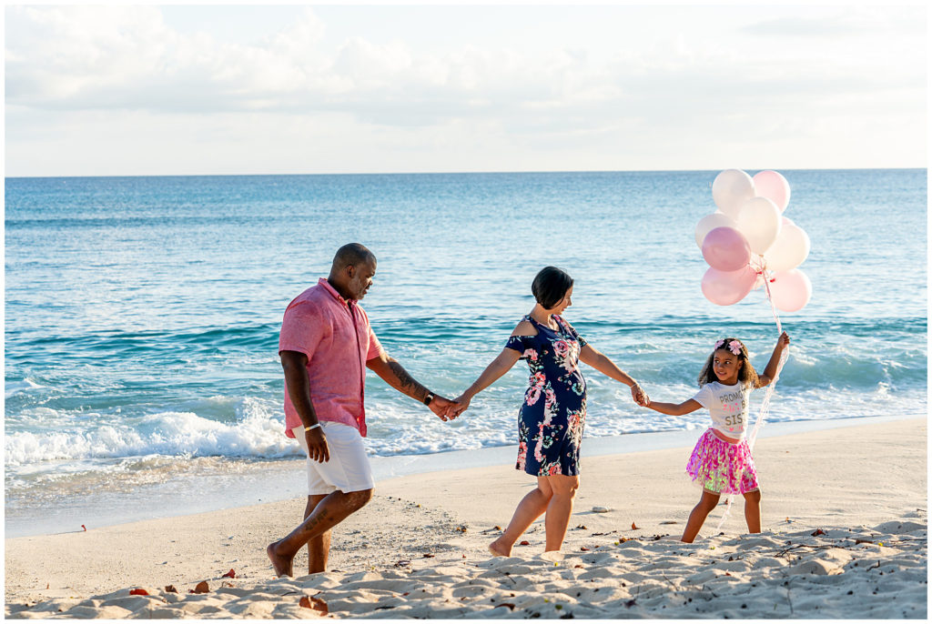 maternity session with pink balloons